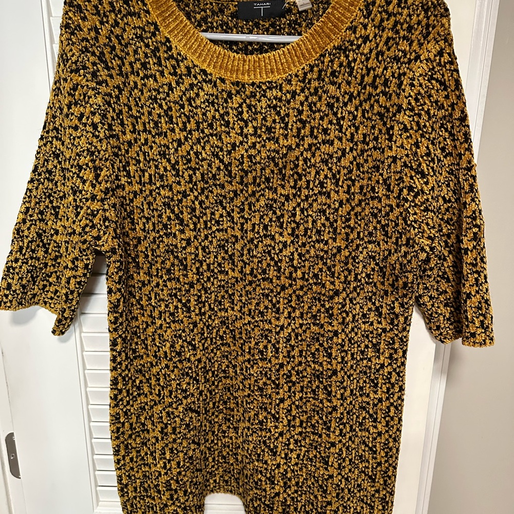 Tahari Black and Mustard Woven Short Sleeve Sweater - Size L